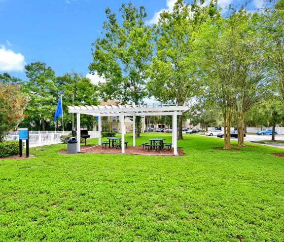 Picnic Grilling Area at Village Lakes, Orlando